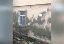 Жителям одной квартиры разваливающегося дома в Ленгере предложено переехать в съемное жилье В Ленгере разваливается дом