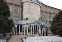 Влиятельные и уважаемые люди подрались в ЮКО Аппарат акима Тулькубасского района