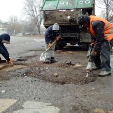 В Шымкенте о качестве асфальта рассказали депутаты и коммунальщики