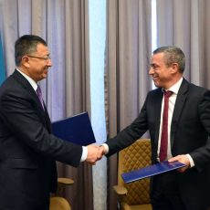 300 миллионов тенге ежегодно будет получать ЮКО на развитие социальной сферы Аким ЮКО подписал меморандуум в руководителем СП Катко