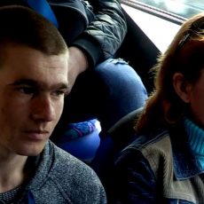 Песенный флешмоб в автобусе устроили шымкентские студенты Пассажиры в автобусе