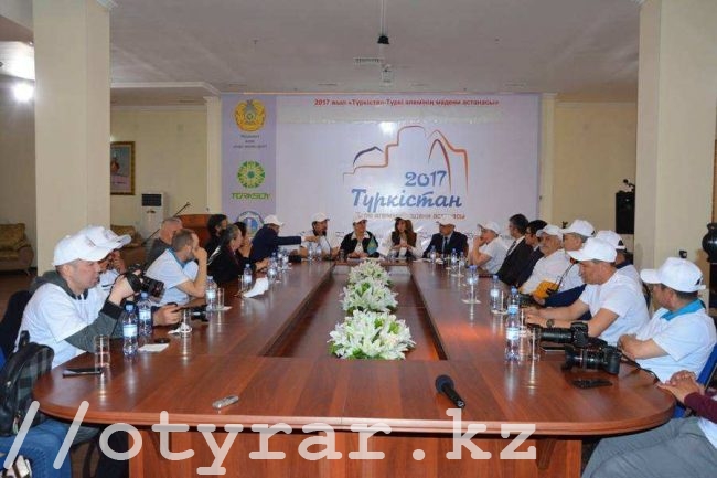 В Туркестане торжественно открылся международный фестиваль театров тюркского мира