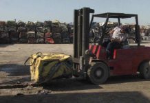 Как за две минуты превратить автомобиль в аккуратный брикет металла Брикетирование автохлама в Шымкенте