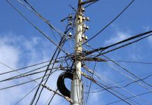 Депутаты Шымкента недовольны висящими на улицах проводами Провода на столбах