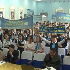 Сотрудники УБОП рассказали шымкентским детям о жизни без наркотиков В Шымкенте акция "За мир без наркотиков"