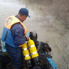 В ЮКО на реке Арысь водолазы ведут поиски 25-летнего парня Водолазы на реке Арысь