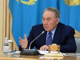 Нурсултан Назарбаев на сессии АНК