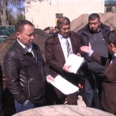 Жители шымкентского поселка Мартобе «отбили» школьную землю В ЮКО жители поселка Мартобе "отбили" школьную землю