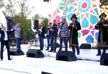 «Хор Турецкого» спел в Шымкенте на казахском языке вместе с народом "Хор Турецкого" спел в Шымкенте на казахском языке вместе с народом