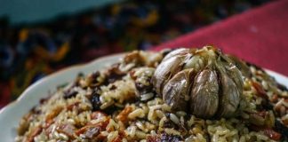 Плов и слезы. Как живут люди в Сайрамском районе ЮКО Плов с чесноком