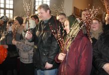 Православные Шымкента отмечают Вербное воскресенье Вербное воскресенье с вербой в церкви