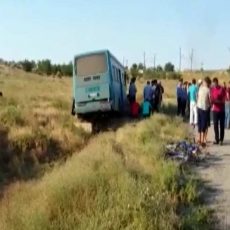 В больнице умерла женщина — одна из шести госпитализированных после крупной аварии Место аварии автобуса