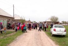 Жители микрорайона «Достык» до сих пор живут без документов на недвижимость Жители микрорайона собрались решать свои проблемы