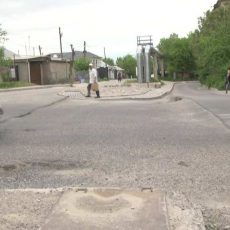 В Шымкенте проседает асфальт на городских улицах В Шымкенте проседают дороги