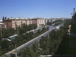 Перекресток проспекта Ленина и улицы Ильича в Чимкенте. Фото Юрия Куйдина