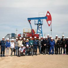 Это наша с тобою земля, это наша с тобой биография Нефтяная вышка в Кызылорде (ПККР)