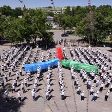Флешмоб «Энергия будущего» провели в Шымкенте юные посетители ЭКСПО Флешмоб "Энергия будущего" в Шымкенте