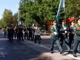 500 солдат торжественно прошагали в Шымкенте в честь Дня защитника Отечества
