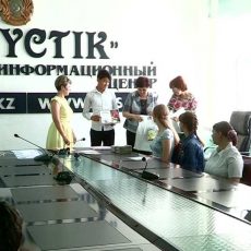 Награды от Южанки за лучшие сочинения получили 13 учащихся школ ЮКО Конкурс на лучшие сочинения провела редакция газеты «Южный Казахстан»