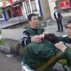 На водителей, устроивших драку на дороге, завели уголовное дело Водители общественного транспорта в Шымкенте подрались на дороге