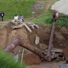 Воды Сайрам-Су разрушили бетонные конструкции берегов и моста в Шымкенте Воды Сайрам-Су разрушили бетонные конструкции берегов и моста в Шымкенте