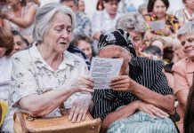 Мажилис одобрил законопроект о повышении пенсий и пособий в Казахстане Пенсионеры