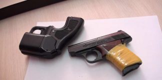 В Шымкенте парень с двумя травматами в сумке курил в неположенном месте Травматические пистолеты