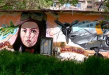 В Шымкенте легендарная Хиуаз Доспанова «ожила» на трансформаторной будке Маншук Мамедова на трансформаторной будке