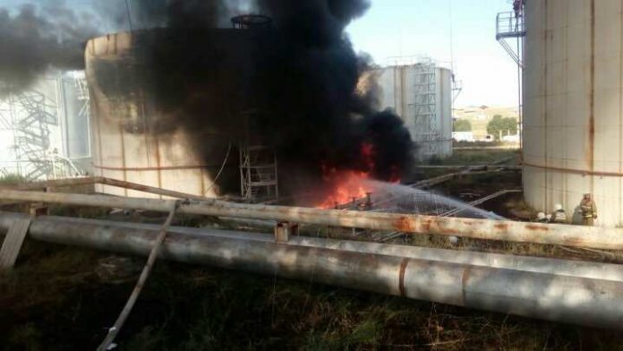 Стали известны официальные подробности тушения пожара на нефтебазе