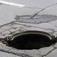 В Аксукенте задержаны похитители канализационных крышек Канализационный люк без крышки