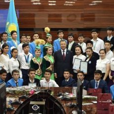 Аким ЮКО встретился с победителями международных и республиканских олимпиад Аким ЮКО встретился с победителями международных и республиканских олимпиад