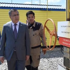 За три года в ЮКО газифицируют 500 населенных пунктов Жансеит Туймебаев на автоматической газораспределительной станции в Ордабасинском районе