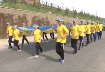 16-метровый флаг Казахстана пронесли по Шымкенту ко Дню госсимволов РК 16-метровый флаг Казахстана пронесли по Шымкенту ко Дню госсимволов РК