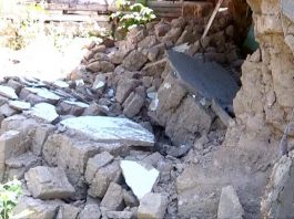В Шымкенте без видимой причины рухнуло саманное жилое строение