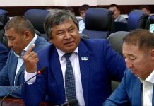 Депутаты ЮКО подвели итоги своей работы перед каникулами Депутаты на сессии маслихата ЮКО