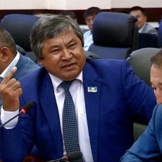 Депутаты ЮКО подвели итоги своей работы перед каникулами Депутаты на сессии маслихата ЮКО