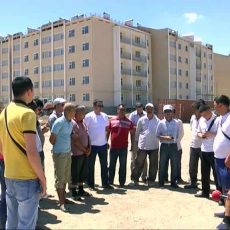 В Шымкенте строители требуют выплатить полугодовой долг по зарплате В Шымкенте строители требуют выплатить полугодовой долг по зарплате