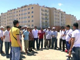 В Шымкенте строители требуют выплатить полугодовой долг по зарплате