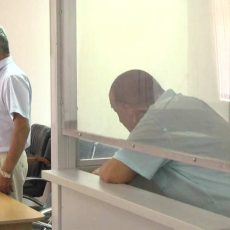 Наркоторговец напал на полицейских когда они пришли к нему домой с обыском Наркоторговец напал на полицейских когда они пришли к нему домой с обыском
