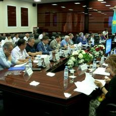 Депутаты предложили возобновить присуждение звания «Почетный гражданин ЮКО» Заседание маслихата ЮКО