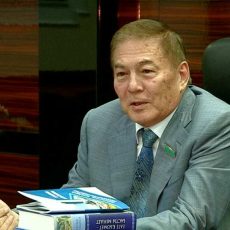 Сенатор из ЮКО завершил политическую карьеру Куаныш Айтаханов