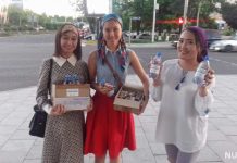 Шымкентская молодежь раздает на улицах воду и финики Шымкентская молодежь раздает на улицах воду и финики