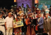 Ансамбль народного танца «Қазына» стал лучшим на Международном конкурсе в Турции Ансамбль Казына на награждении