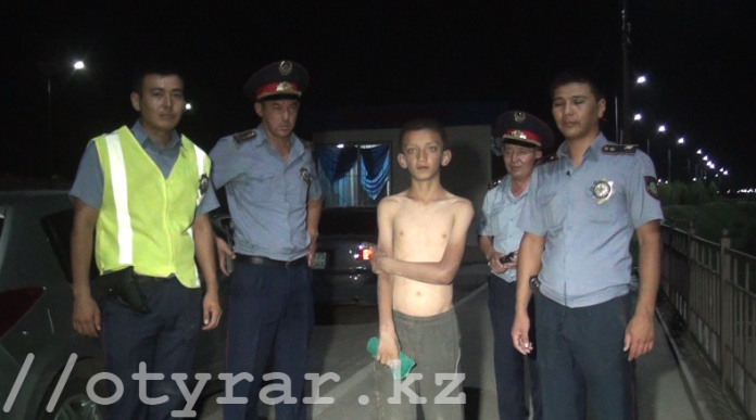 В Шымкенте полицейские спасли немого подростка, тонувшего в реке Бадам