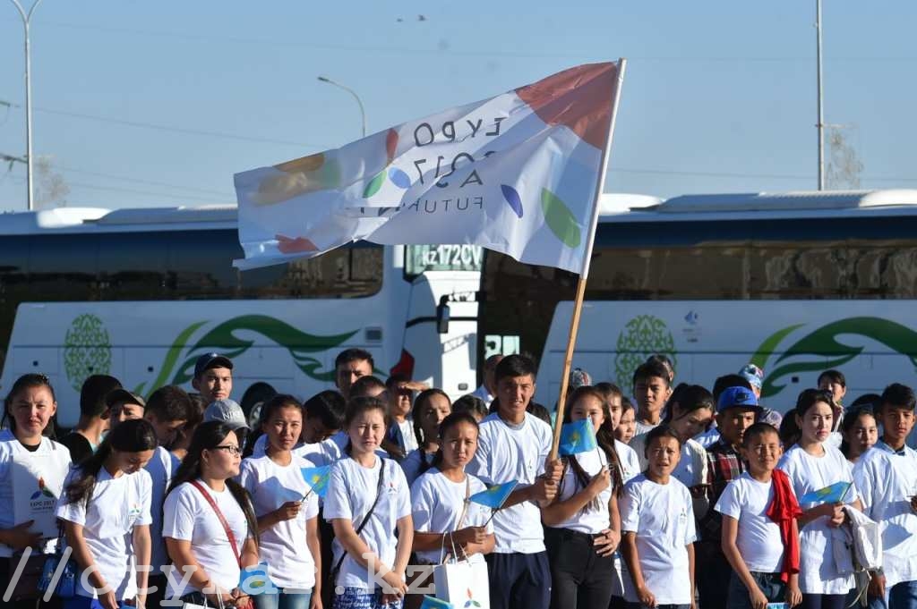500 южноказахстанских учащихся выехали на ЭКСПО