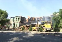 Врачи борются за жизнь пожарного, пострадавшего во время обвала здания адвокатуры в Шымкенте Пожар в здании адвокатуры на улице Казабек би