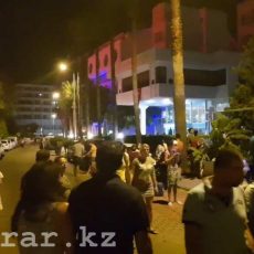 Казахстанские туристы ночевали на пляже из-за землетрясений на побережье Турции