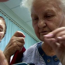 В Шымкенте мобильной грамотности учатся пенсионеры В Шымкенте мобильной грамотности учатся пенсионеры