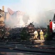 Пожар в Шымкенте разрушил старейшее здание города до основания Пожар в Шымкенте разрушил здание до основания