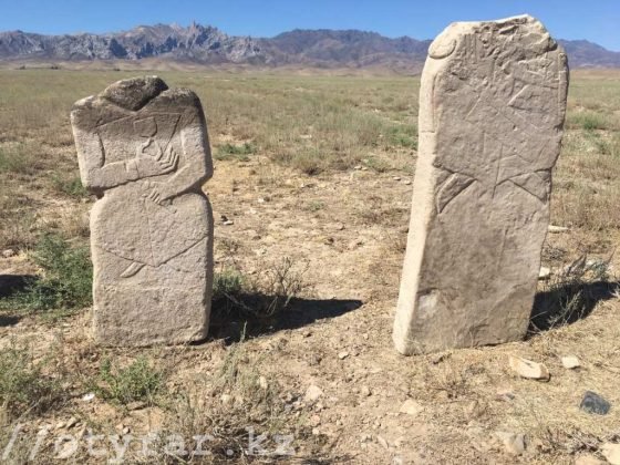 Две статуи XII века нашли в Южном Казахстане